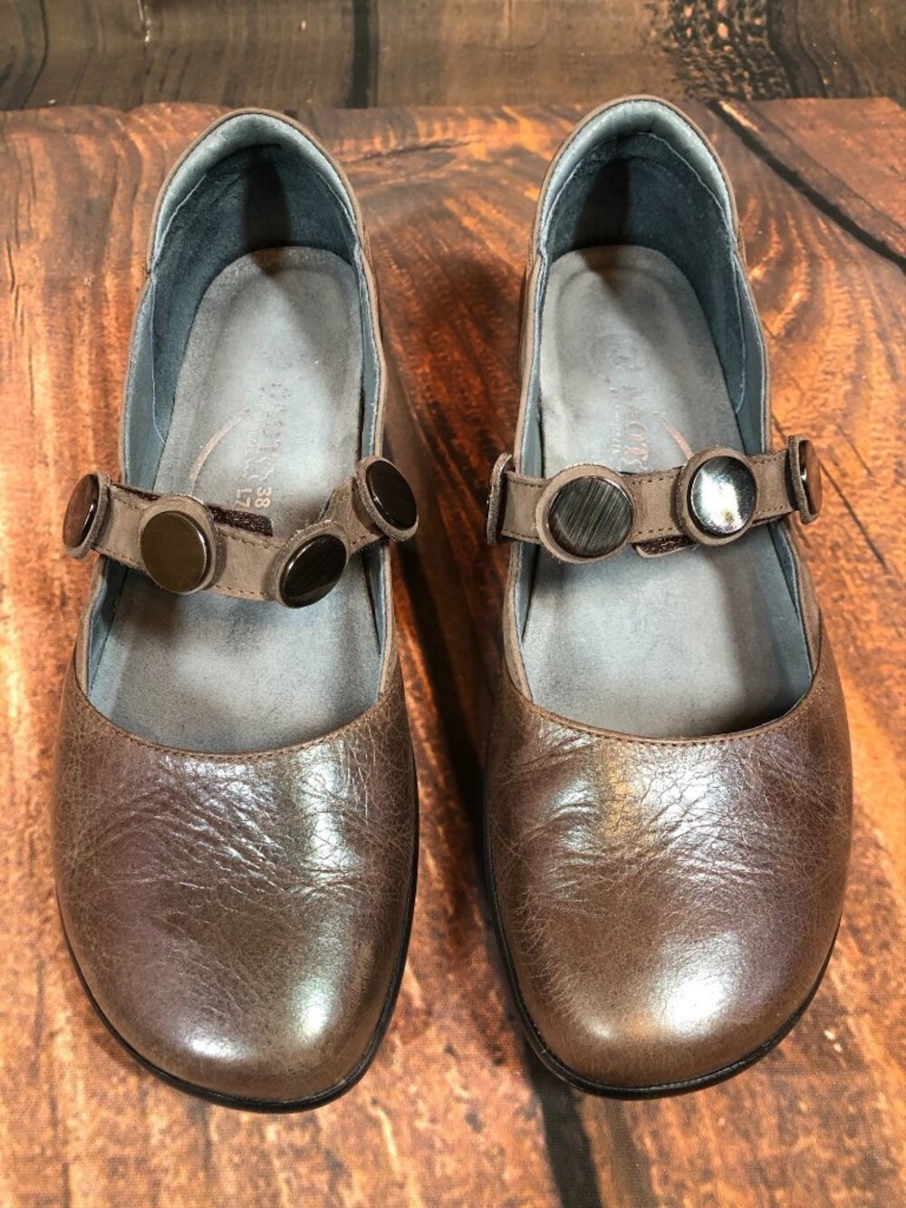Naot Womens 38 / 7 Leather Mary Jane Medallion Strap Shoes